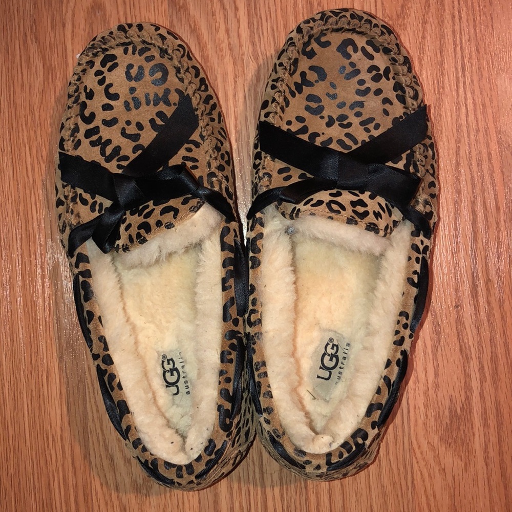 Ugg Dakota moccasins